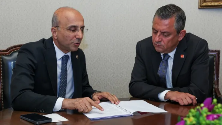 CHP Milletvekili Genç, Özgür Özel'e Kayseri'deki olaylarla alakalı rapor sundu