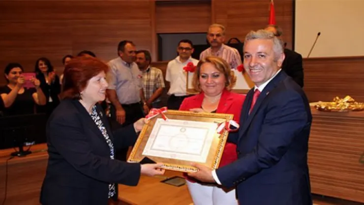 Chp Kayseri Milletvekili Çetin Arık mazbatasını aldı