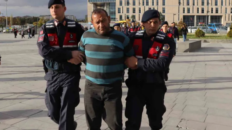 Cinayet zanlısı komşuyu evinin yönüne giden kan lekeleri ele verdi