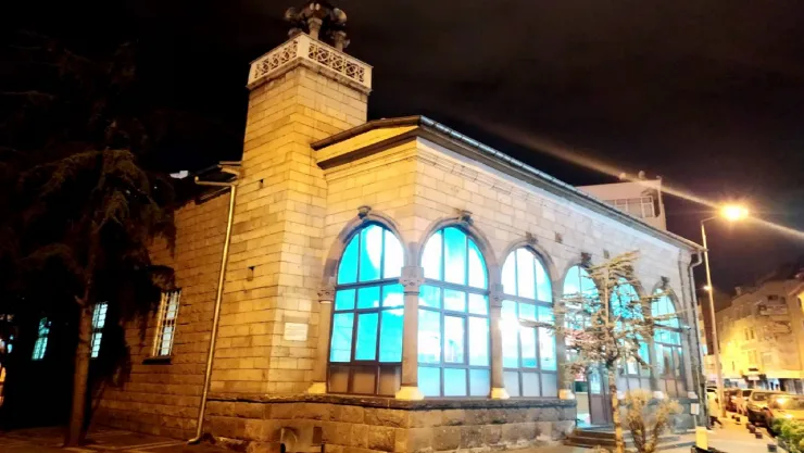 Cıncık gibi cami: Cıncıklı Camii