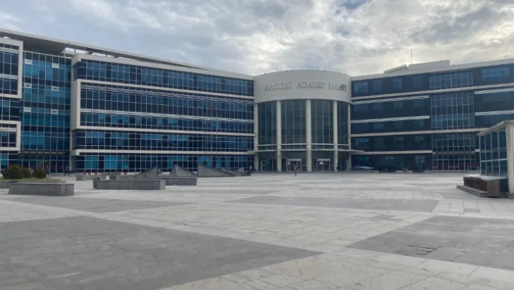 Cinsel saldırıda bulunduğunu iddia ettiği yakınını öldüren kadının duruşması devam etti
