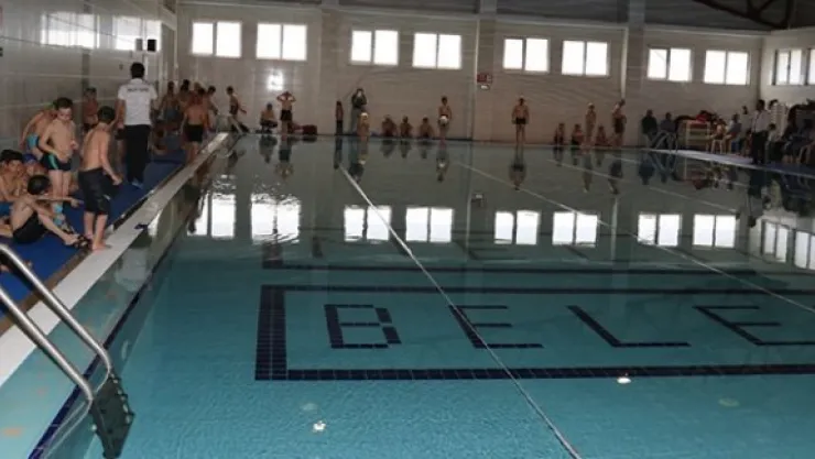 Çocuk meclisi şubeler arası yüzme ve bilgi yarışması