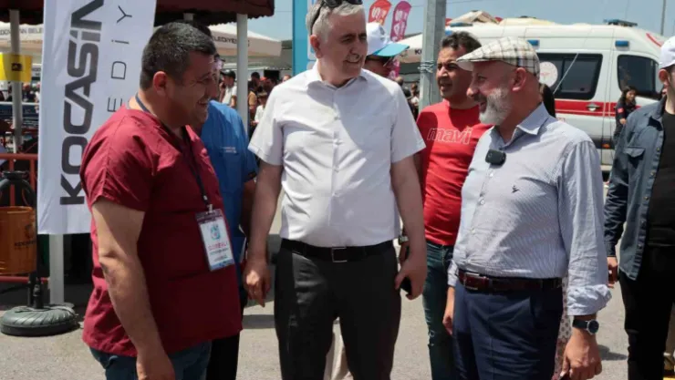 Çolakbayrakdar, kurban kesim ve satış yerini ziyaret etti