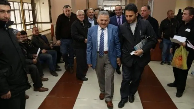 Cumartesi Ve Pazar Günleri Emlak Ve Gelir Müdürlüğünde Tam Gün Mesaisi 