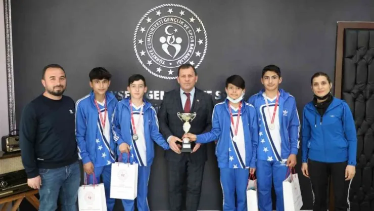 Dart sporcuları Türkiye 2.'si oldu