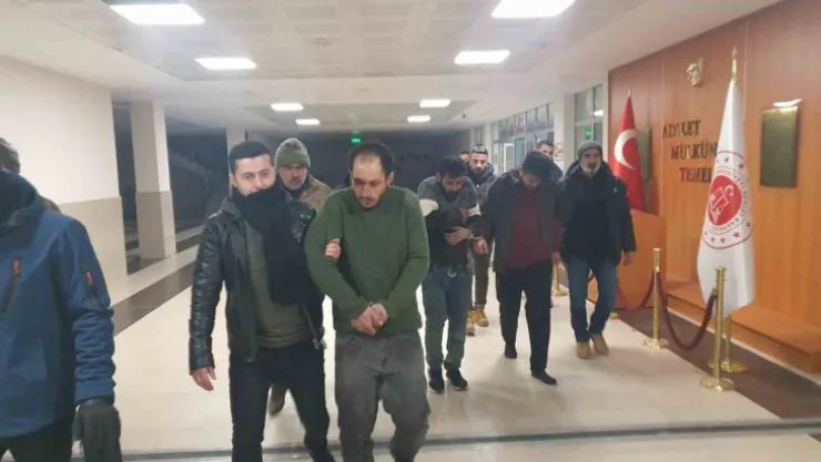 Depremin merkez üssü Elbistan'da hırsızlık yapan 3 kişi tutuklandı