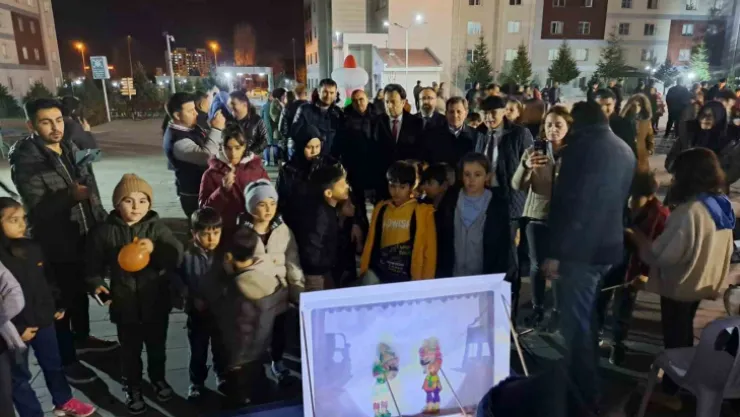 Depremzedeler 'Ramazan Sokağı'nda eğlendi