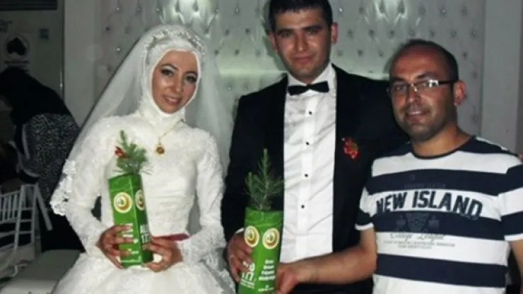 Nikah şekeri yerine tüplü fidan dağıtıldı