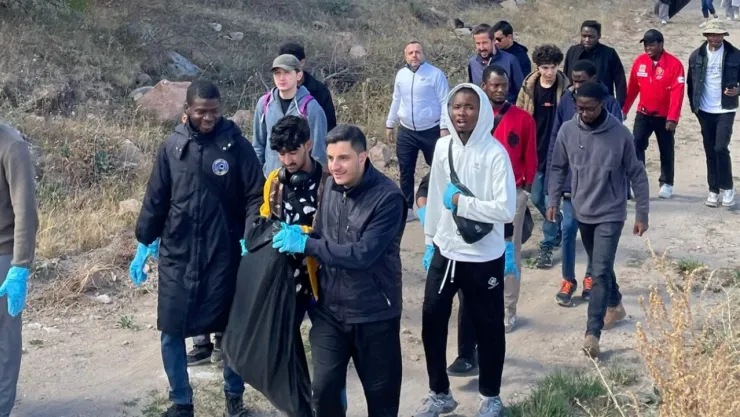 Dünya Temizlik Günü'nde Lifos Ormanında çevre temizliği