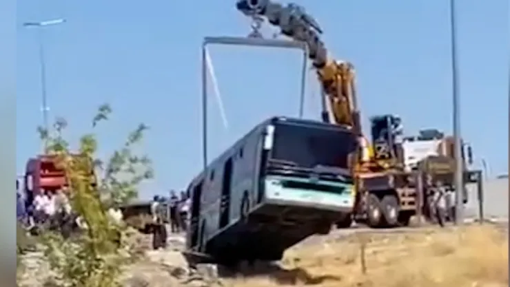 El freni unutulan otobüs kaza yaptı