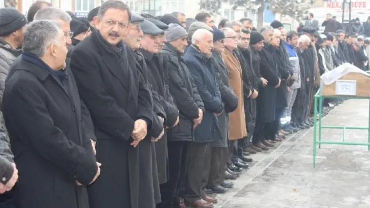 ELEKTRİK ÇARPMASI SONUCU HAYATINI KAYBEDEN İŞÇİ SON YOLCULUĞUNA UĞURLANDI