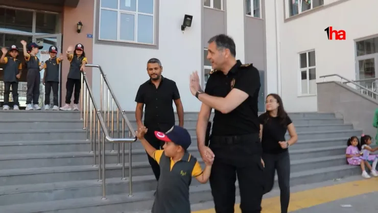 Emniyet Müdürü Aydın'dan şehit polis memurunun oğluna anlamlı ziyaret