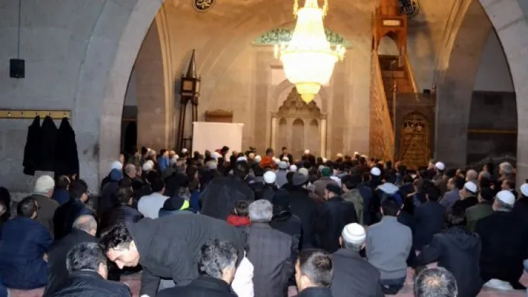 'ERBAKAN HOCA HALK İÇİN, ÜMMET İÇİN ÖMRÜNÜ TÜKETTİ'