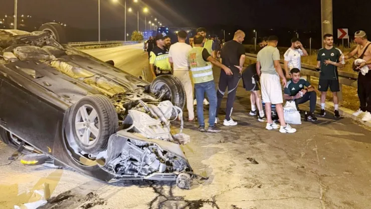 Erciyes 38 FK kafilesi denk geldikleri trafik kazasına müdahale etti