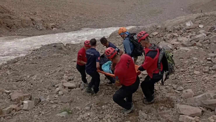 Erciyes Dağı'nda mahsur kalan dağcılar kurtarıldı