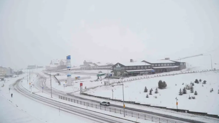 Erciyes'e Mart karı yağdı