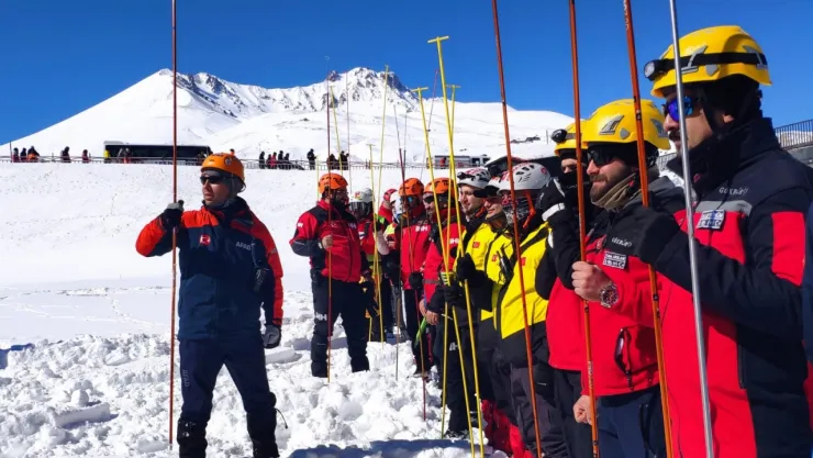 Erciyes'te Çığ Tatbikatı gerçekleştirildi