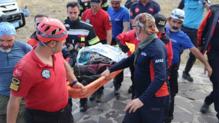 Erciyes'te üzerlerine kaya düşen dağcılar 6 saatlik operasyonla kurtarıldı