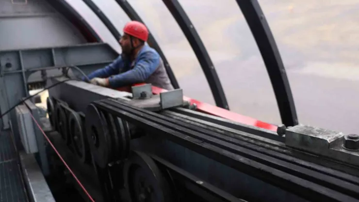 Erciyes'in  24 kilometrelik halatı santim santim kontrol ediyor