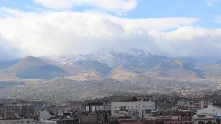 Erciyes Dağı'na Kar Yağdı 