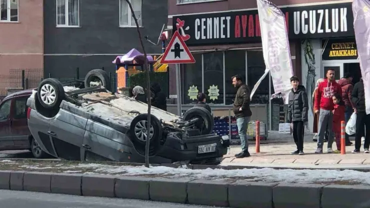 Erkilet Bulvarı'nda otomobil takla attı: 1 Yaralı