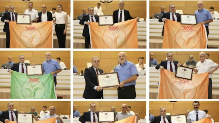 ERÜ Rektörü Prof. Dr. Fatih Altun, 'Engelsiz Üniversite Ödülleri'ni fakülte dekanlarına takdim etti