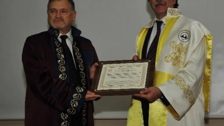 Erü, İspanyol Bilim Adamı Casanueva'ya Fahri Doktora Ünvanı Verdi 