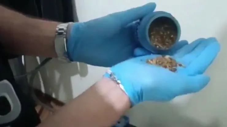 Eş zamanlı operasyonla yakalandılar: Şüphelinin midesinden uyuşturucu çıktı