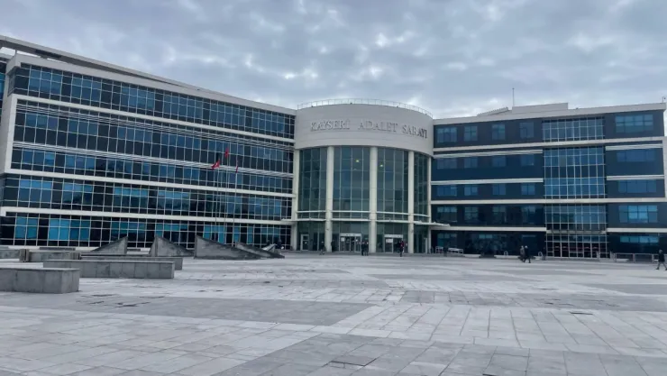 Eski eşini bıçakla yaralayan kadına 2 yıl 1 ay hapis