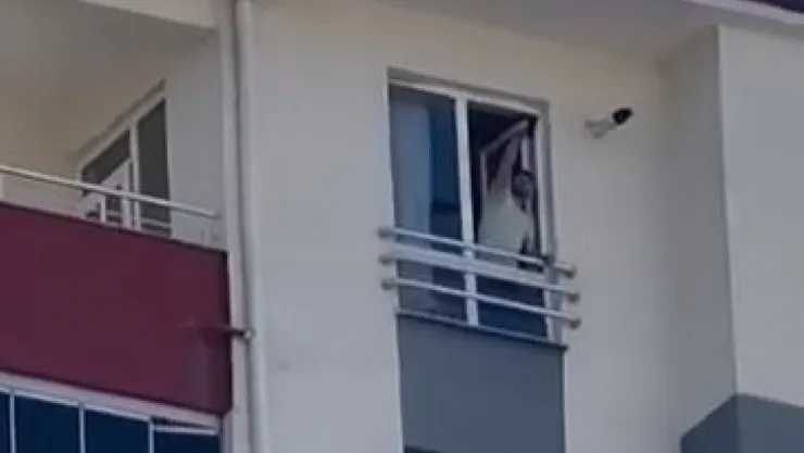 Evinin penceresinden havaya ateş eden şahsın 29 suç kaydı çıktı