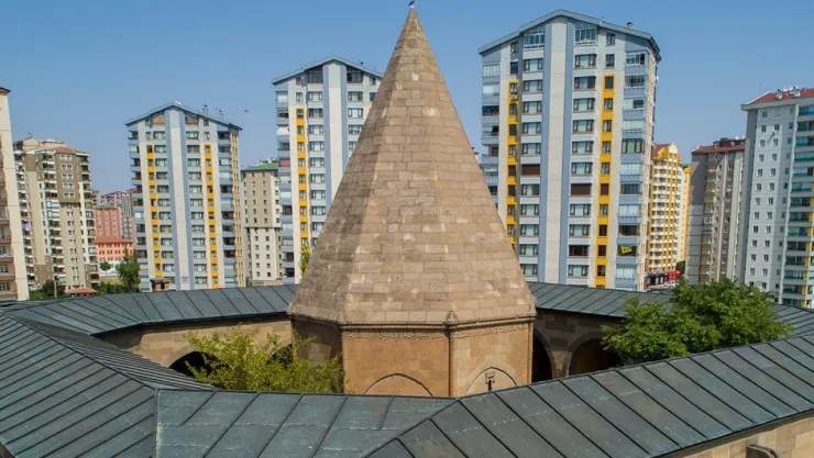 Evliya Çelebi 1649 yılında Kayseri Köşk Medrese'de