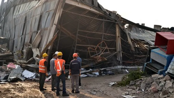 Fabrikadaki yangın sabaha kadar sürdü