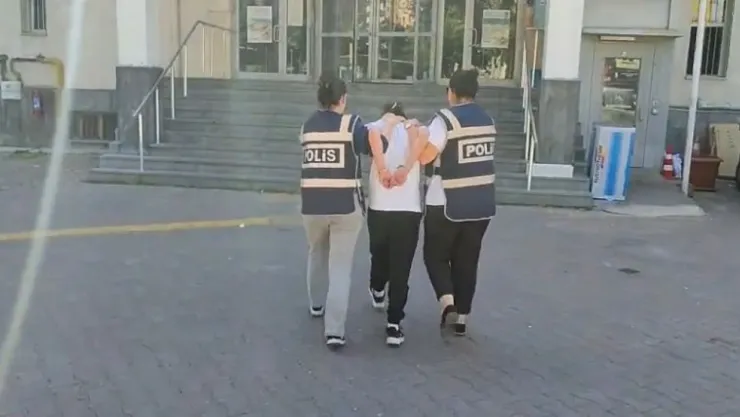 Fuhşa aracılıktan aranan kadın saklandığı adreste yakalandı