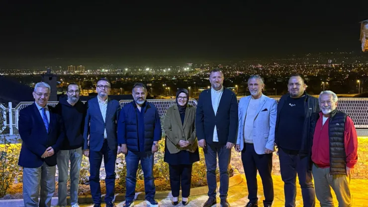 Gazetecilerden Milletvekili Ayşe Böhürler'e övgü