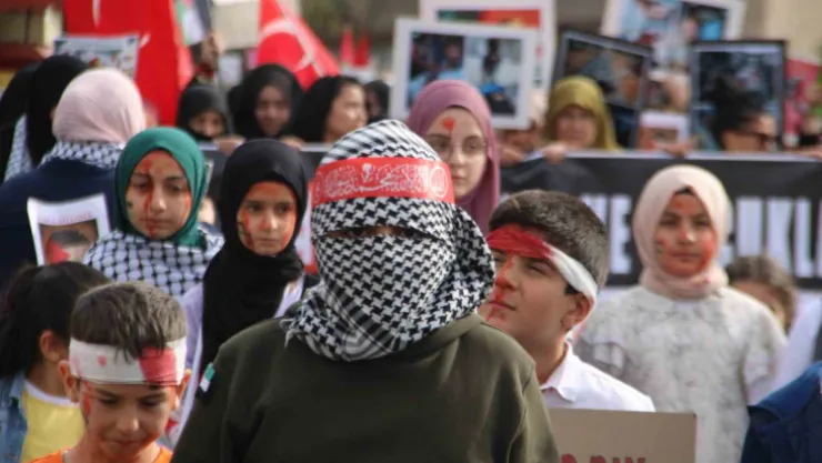 Gazzeli çocuklar ve anneler için 'Sessiz Yürüyüş' düzenlendi