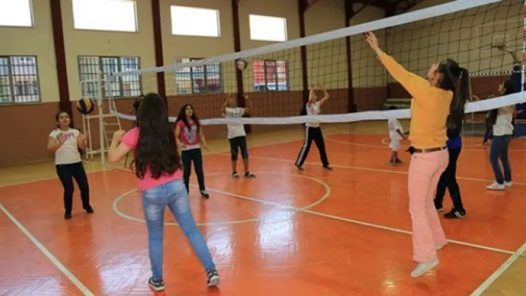 Geleceğin voleybolcuları yetişiyor