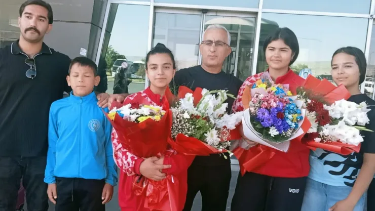 Genç Bilekler Dünya'ya Meydan Okudu