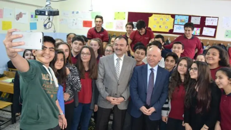 Gençlerle İlgili Bir Proje Varsa Biz Onun Yanındayız