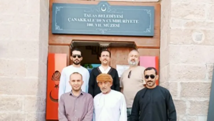 Geniş Aile ünlüleri Çanakkkale Müzesini gezdi