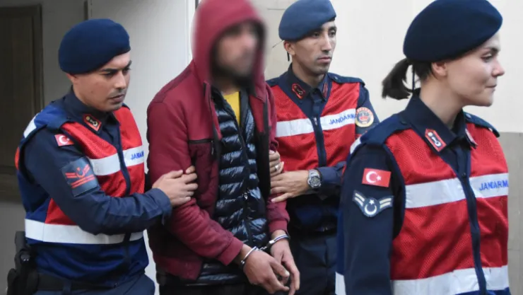 Gesi'de başına keserle vurularak öldürülen kadının  komşusu İ.K. ve 2 oğlu gözaltına alındı