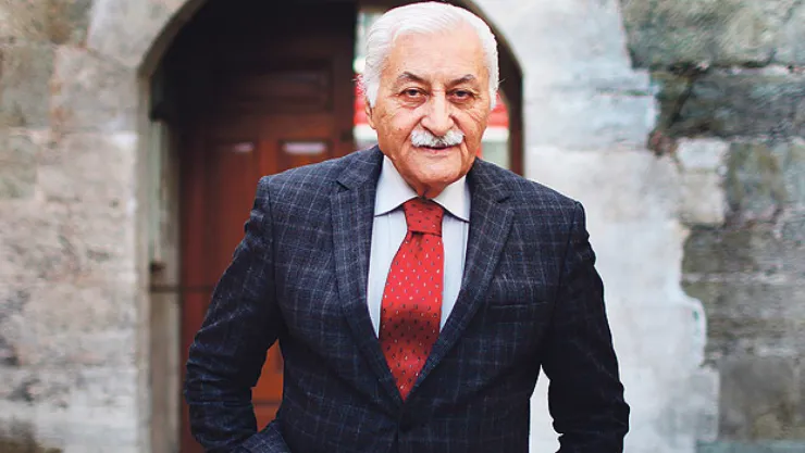 Gönül Diliyle Seslenen Şair  Hakk'a Yürüdü
