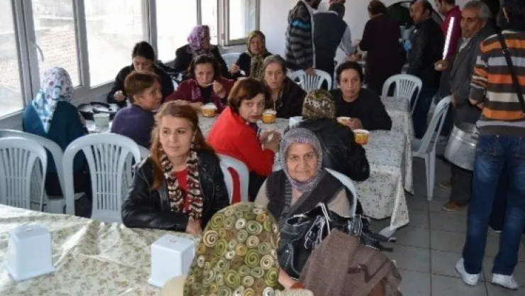 Hacı Bektaşi Veli Kültürünü Araştırma, Yaşatma Ve Dayanışma Derneğinden Vatandaşlara Aşure İkramı 