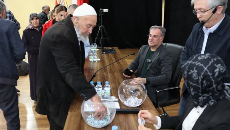 Hacılar'da merakla beklenen konut kura çekimi yapıldı