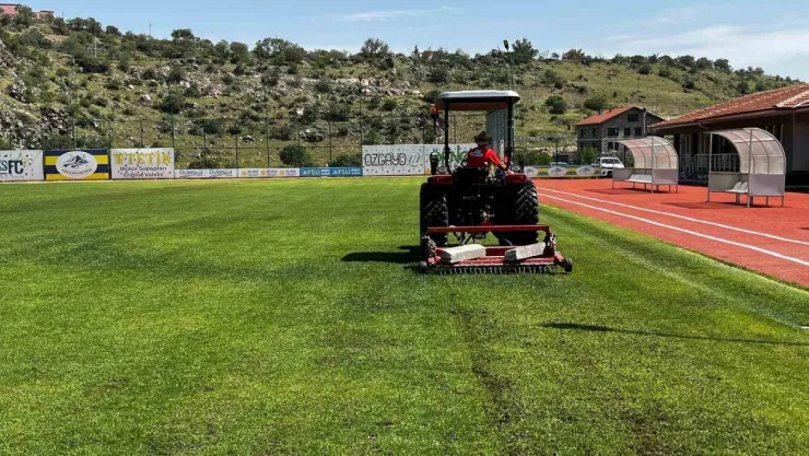 Hacılar Fevzi Mercan Stadyumu'nda zemin yenileme çalışmaları başladı