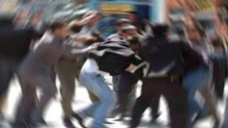  HASIMLARINI LEVYE İLE DÖVDÜLER