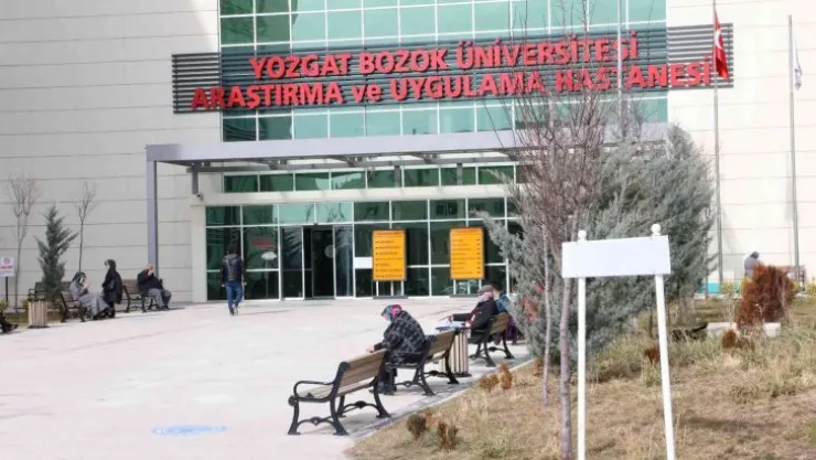 Hastaneye tedavi için getirildi, yangın merdiveninde donarak öldü