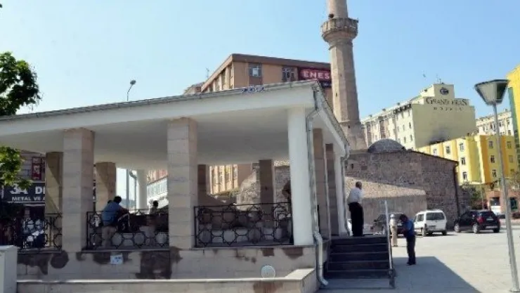 Hatıroğlu Camisi'ne Melikgazi Çalışması 