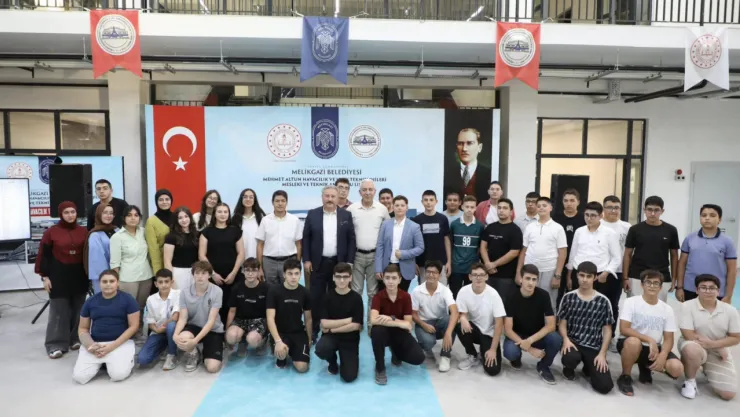 Havacılık Lisesinin yeni öğrencileri okullarıyla tanıştılar