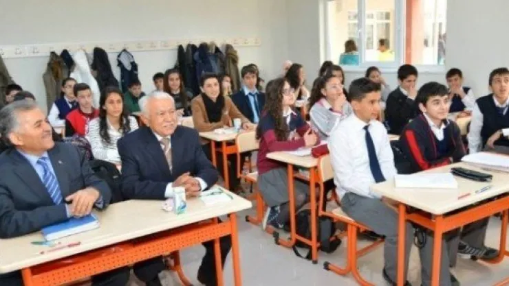 Hayırsever Ramazan Büyükkılıç Önce Okulu Yaptırdı, Sonra İlk Dersi Verdi 