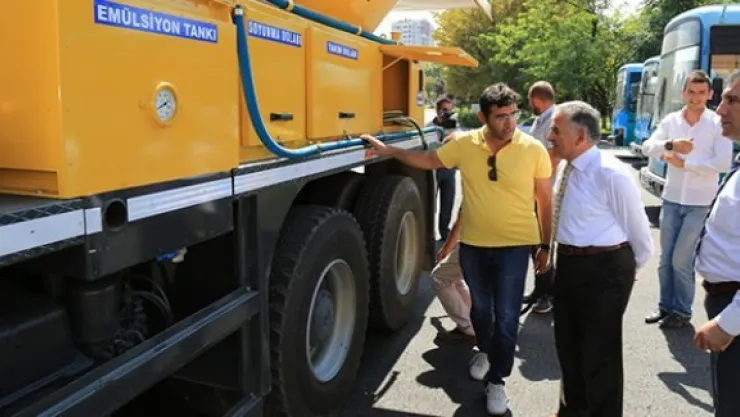 Her geçen gün araç parkı yenileniyor 2 adet asfalt tamir ve bakım aracı